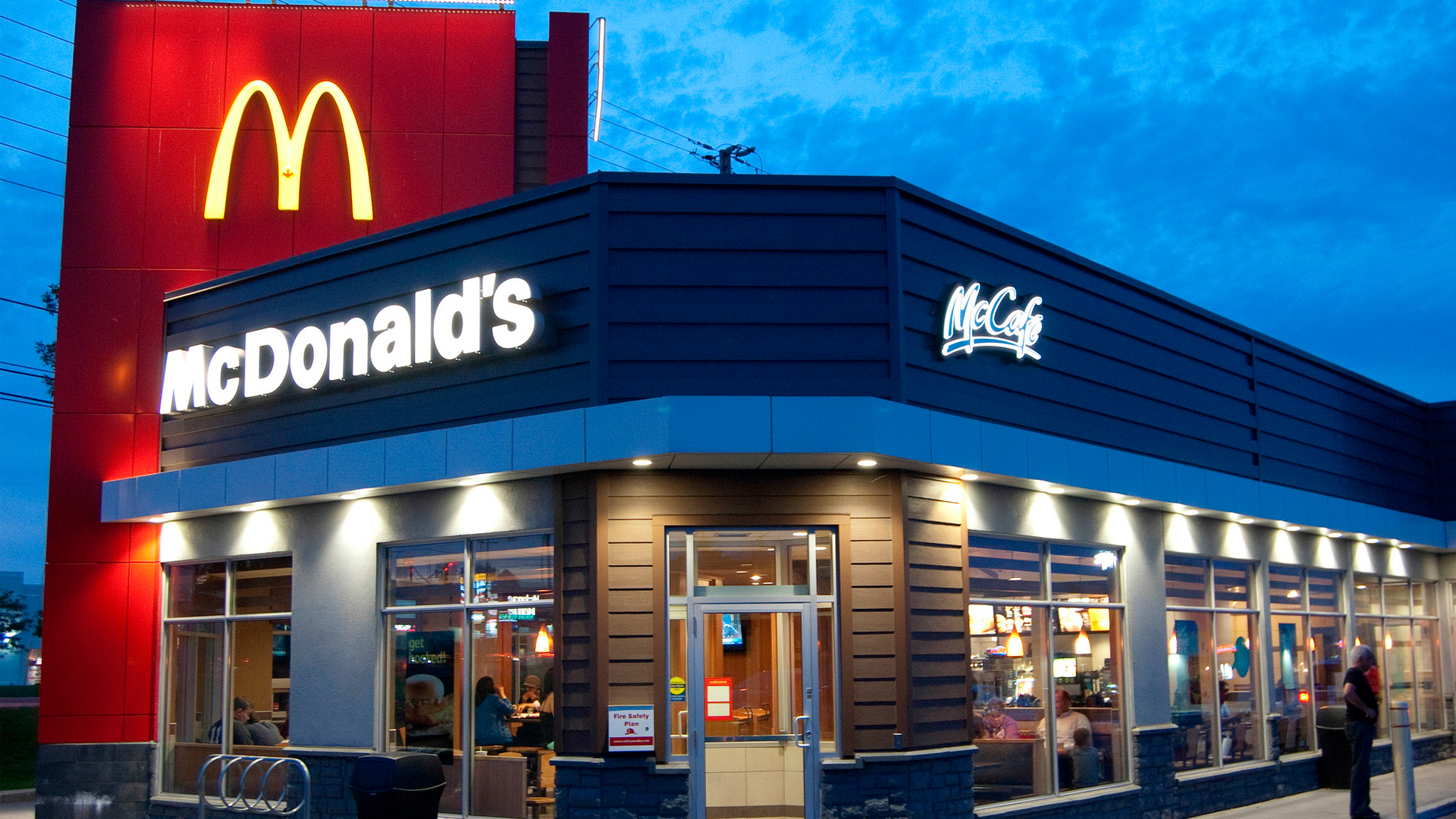 Пропалестинский активист выпустил мышей в ресторан McDonalds
