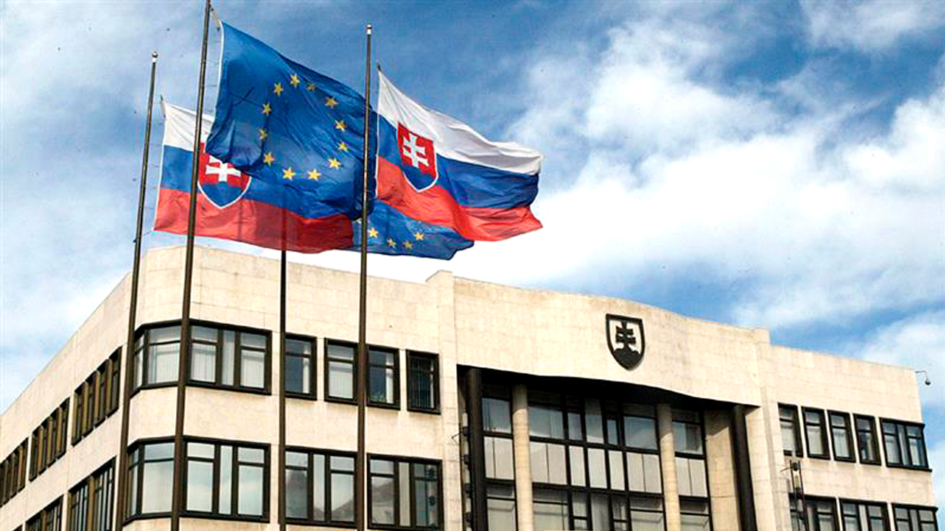 Словакия заблокировала поставку боеприпасов Украине