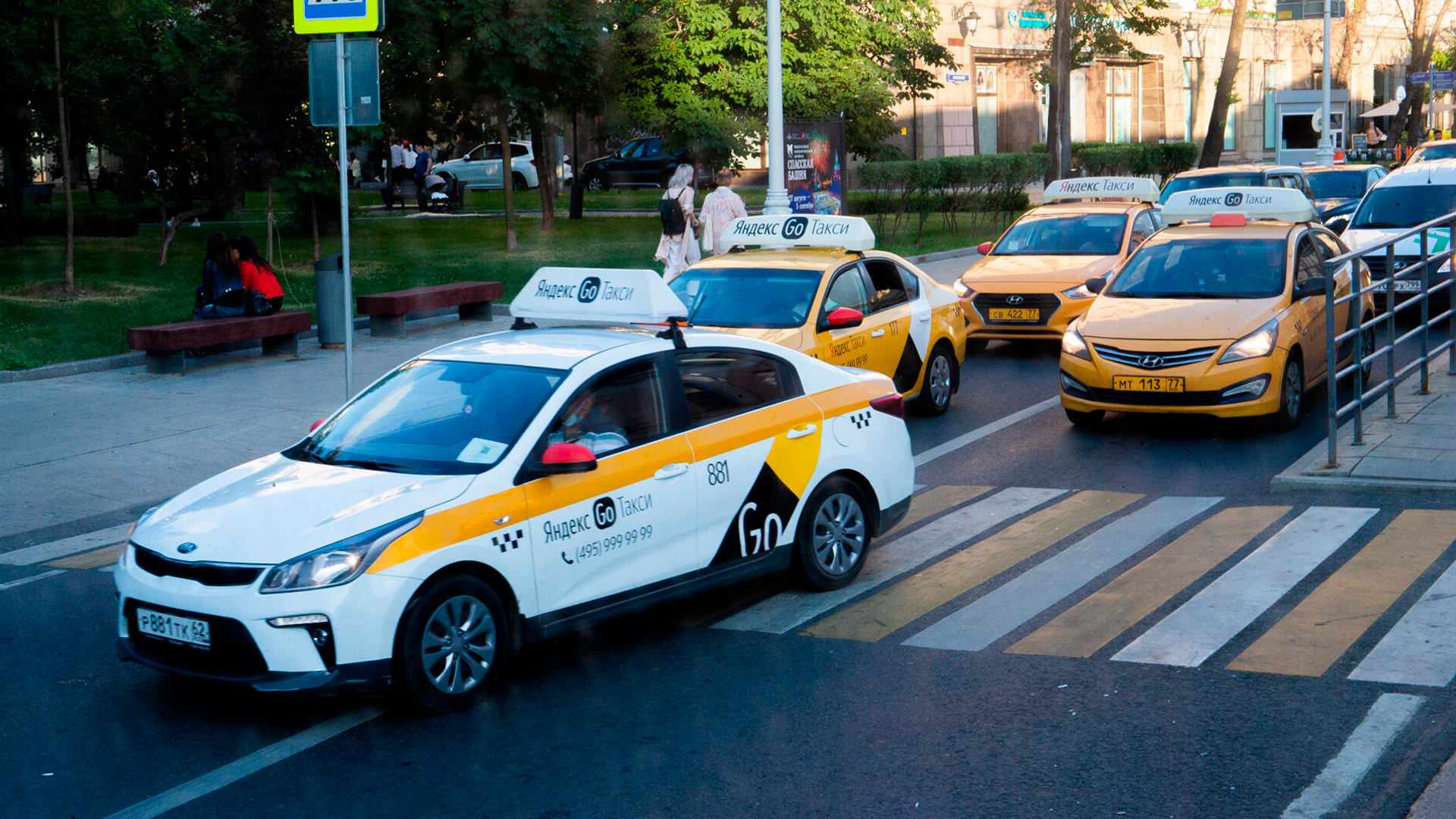 В Москве выступили за запрет для мигрантов работать в такси