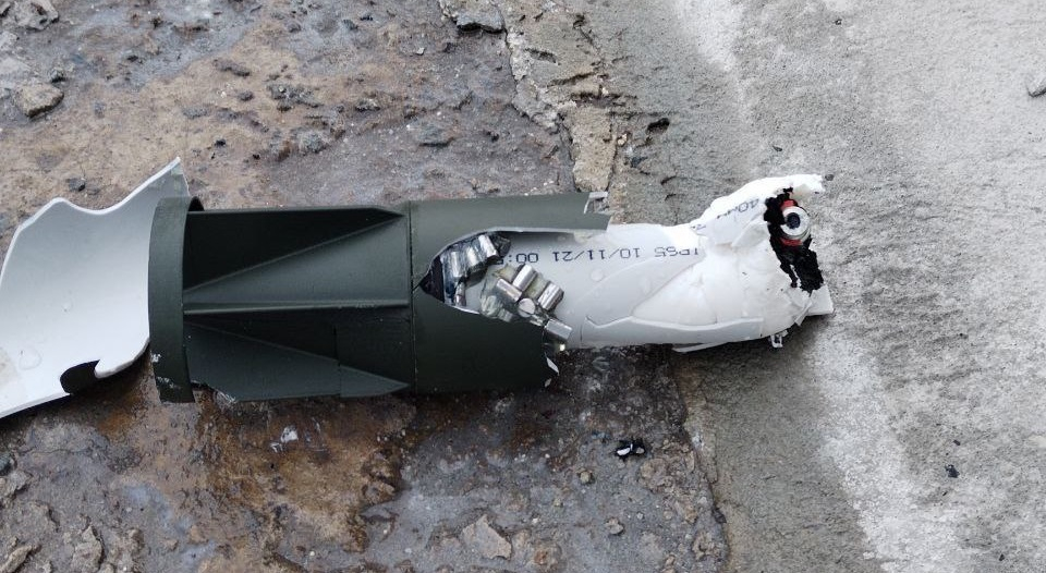 Беспилотник ВСУ сбросил кассетные боеприпасы на комбинат в Курской области