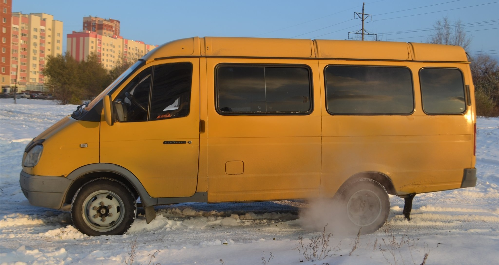 Пристававший к ребенку россиянин полгода прятался в автомобиле
