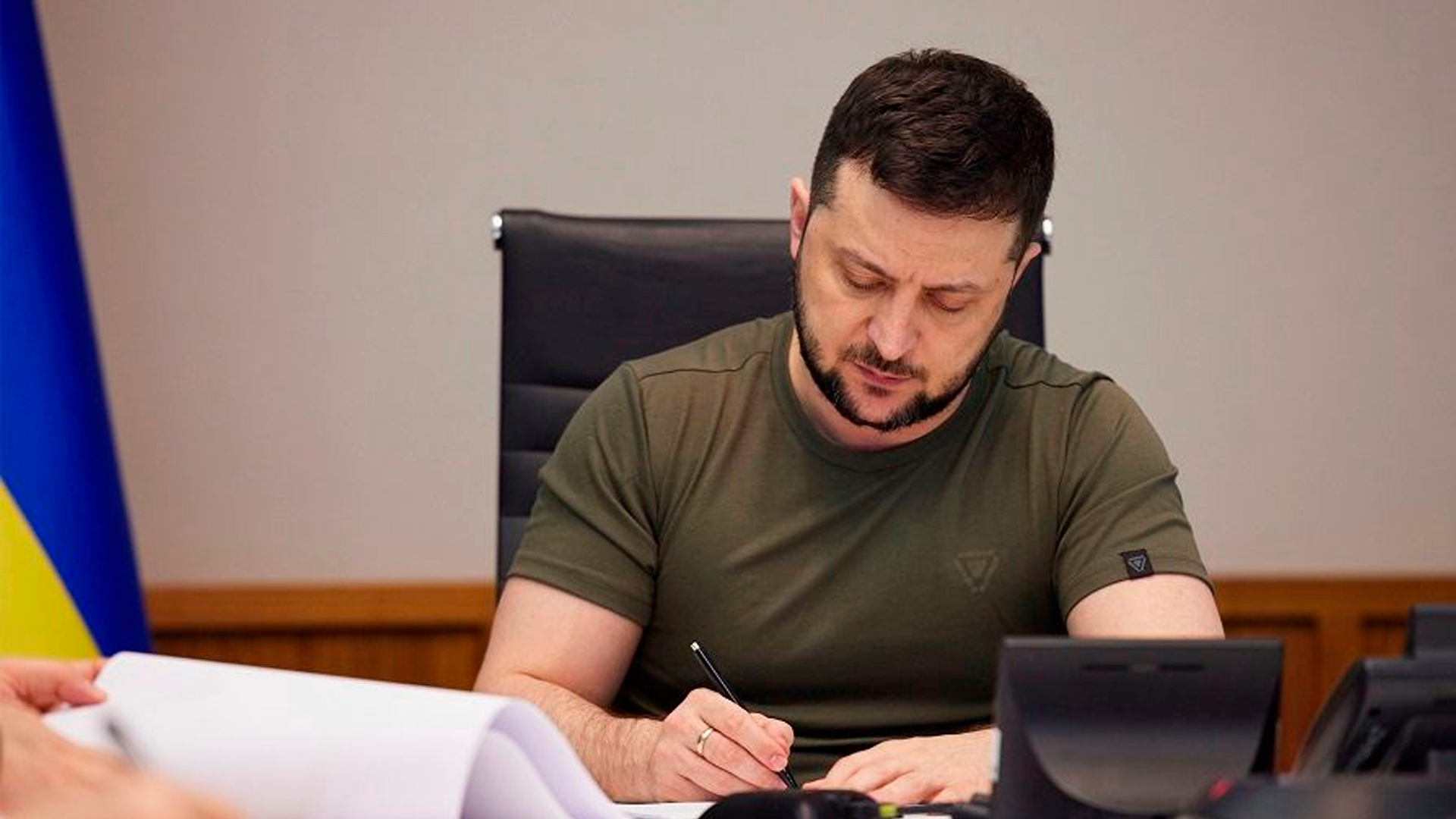 Зеленский подписал указы о введении новых санкций против россиян