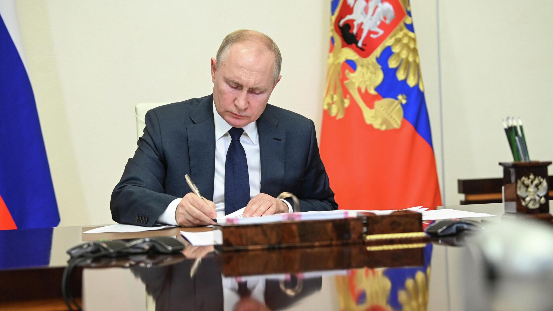 Путин подписал указ о присвоении ордена Мужества погибшему журналисту Борису Максудову