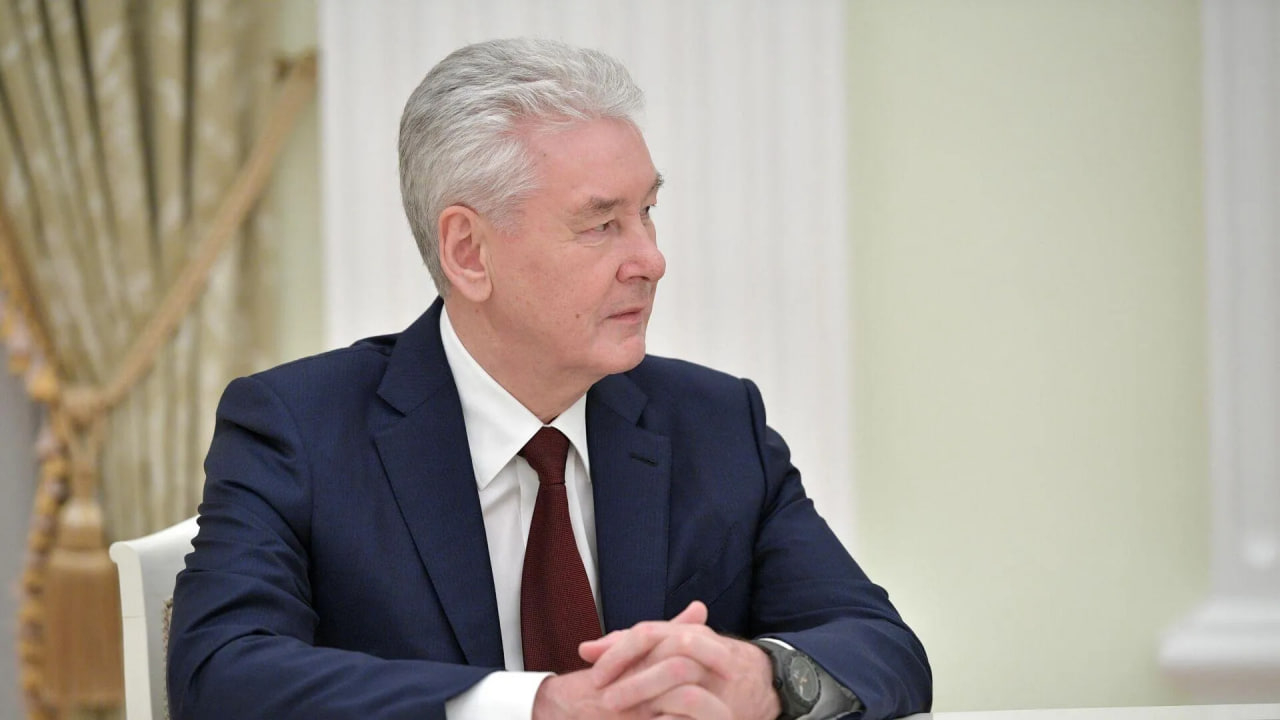 Собянин поздравил москвичек с Днем матери