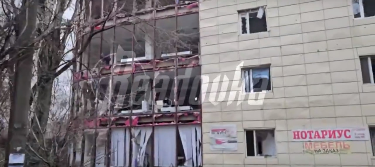 Украинская армия обстреляла здание цирка в Донецке