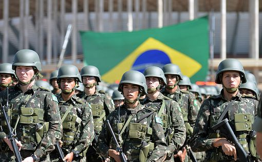 Минобороны Бразилии направит 20 бронированных машин на границу с Венесуэлой