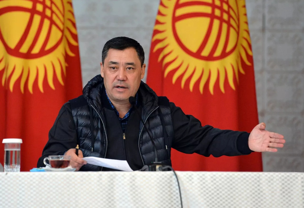 Президент Киргизии запретил подчиненным дарить ему подарки на день рождения
