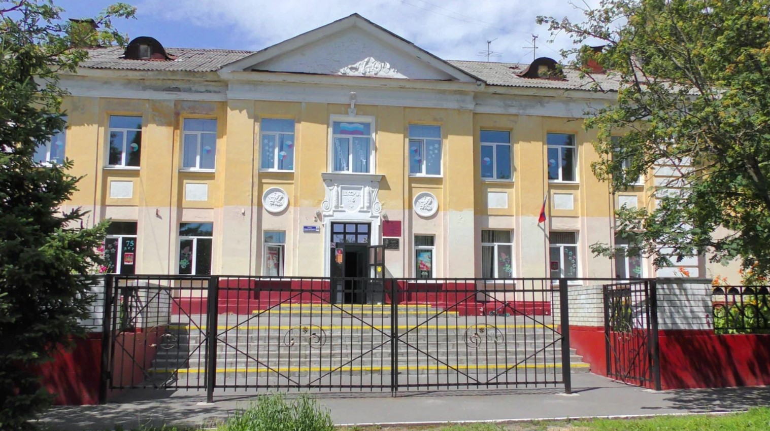 Директора брянской школы после стрельбы увезли на допрос