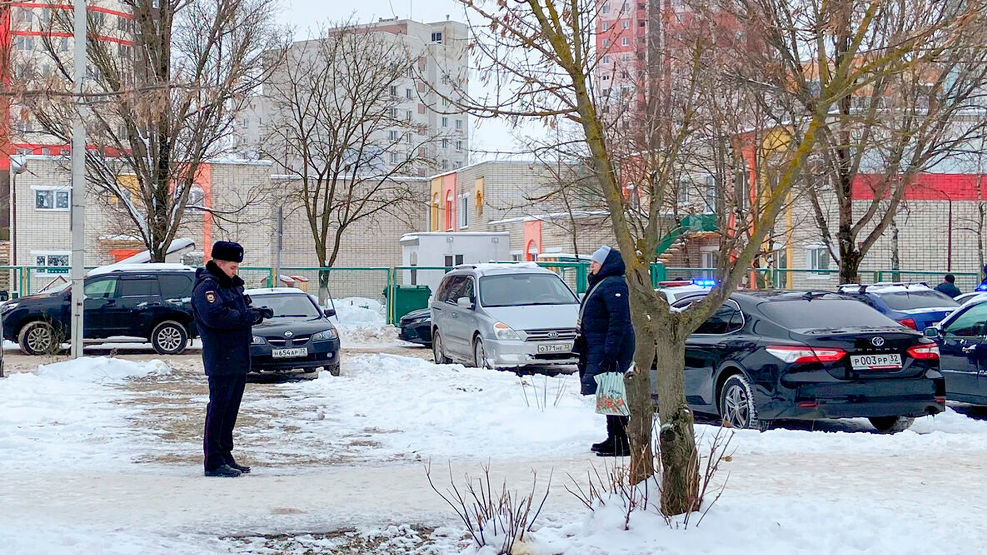 Устроившая стрельбу в школе Брянска ученица принесла оружие в тубусе для бумаг