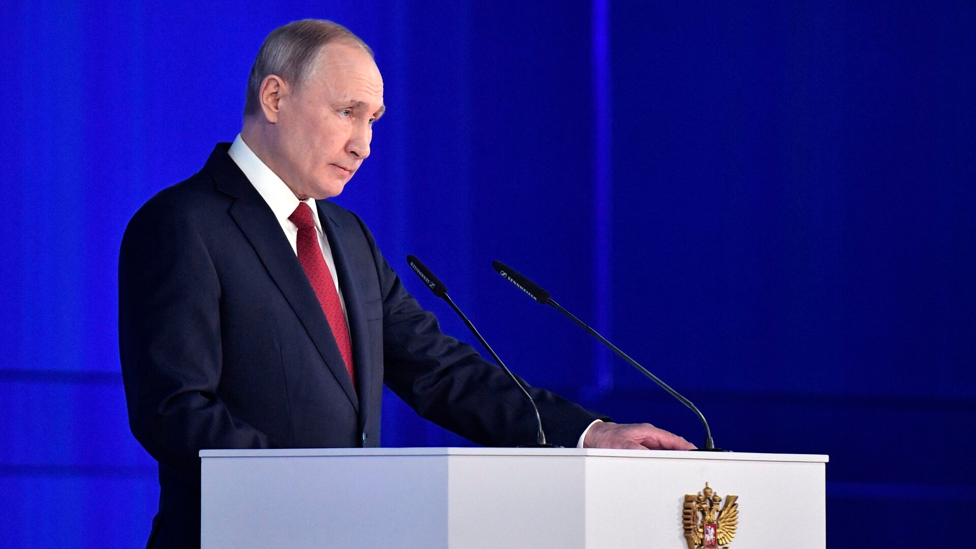 Путин заявил о росте реальных зарплат в России на 7%