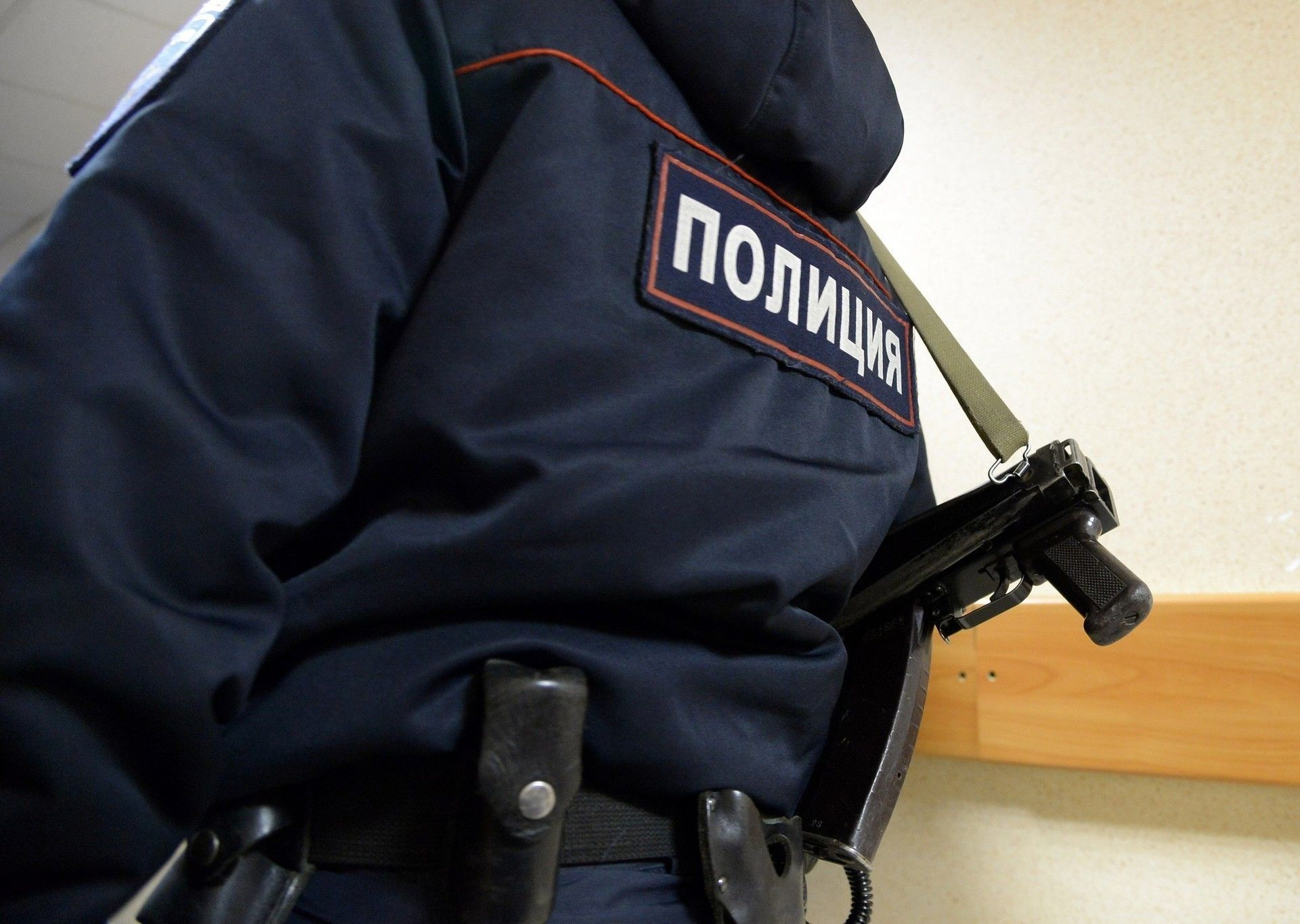 Силовики пришли в отдел МВД Петербурга из-за крышевания этнической группировки