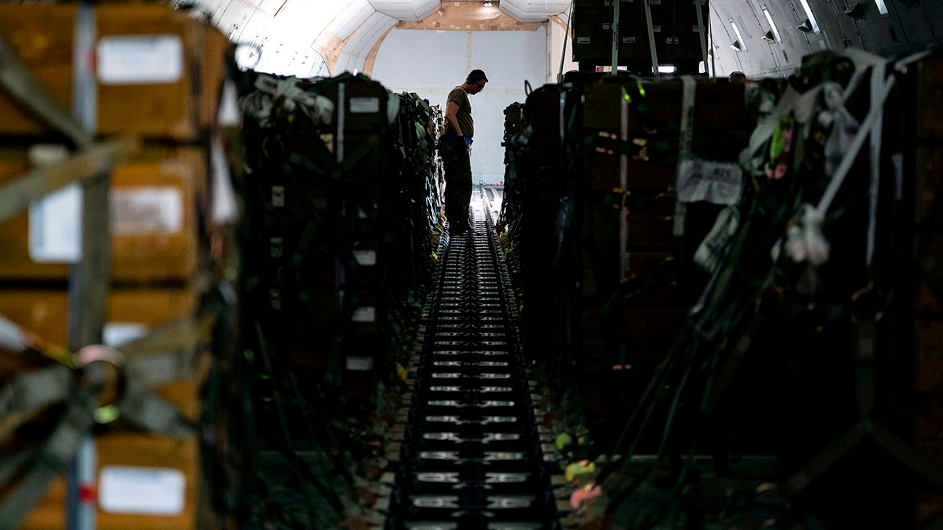Bloomberg: западная военная помощь Украине сократилась почти на 90%