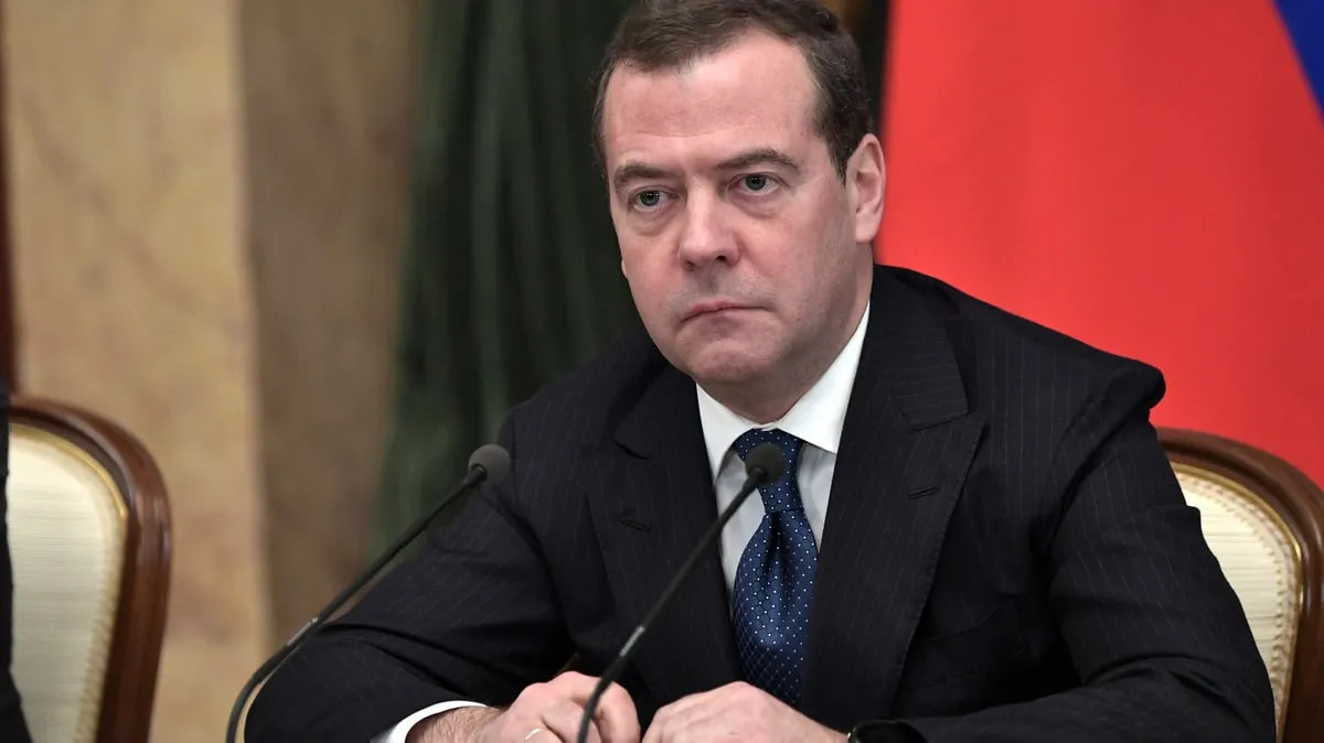 Медведев назвал действия Конгресса США примитивным шантажом