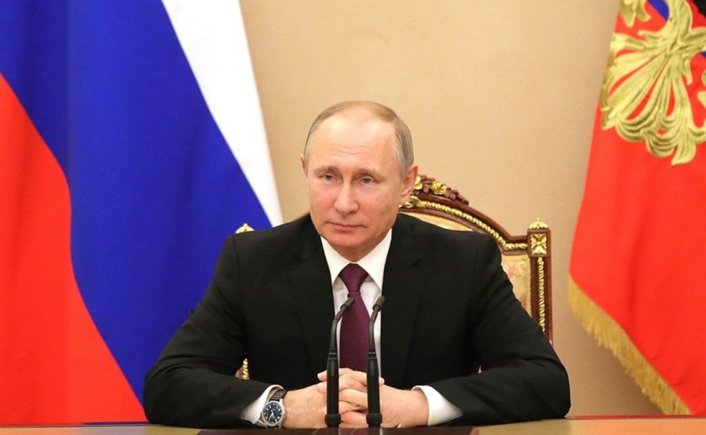 Владимир Путин вручает медали «Золотая звезда» героям России