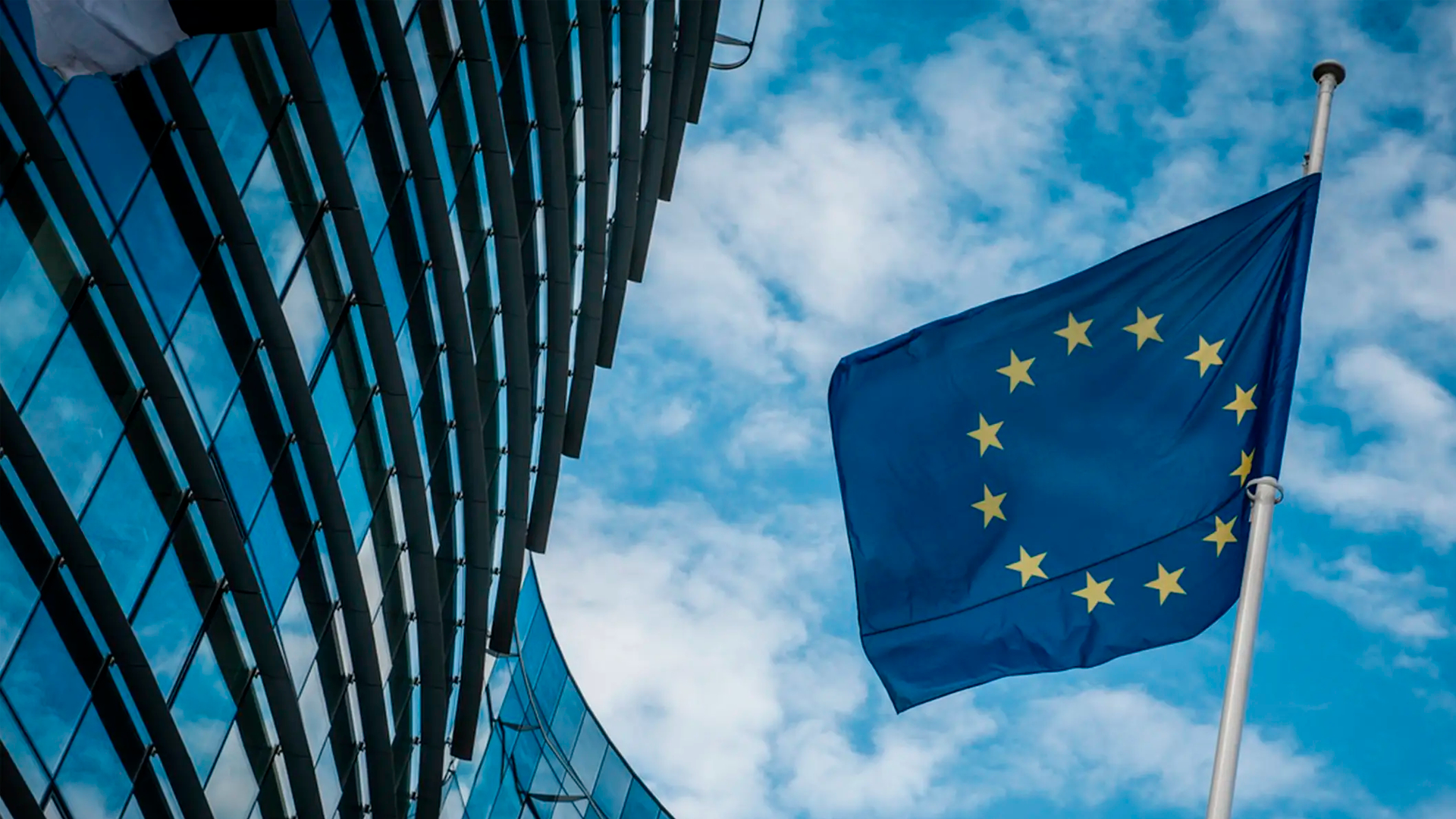 Еврокомиссия предложила направить доходы от российских активов Украине
