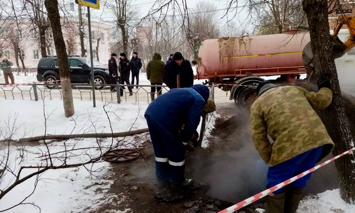 В Ивановской области пять школьников провалились в яму с кипятком