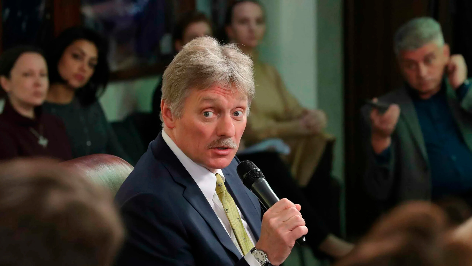 Песков заявил о раскачивании авторитета власти на Украине из-за неудач ВСУ