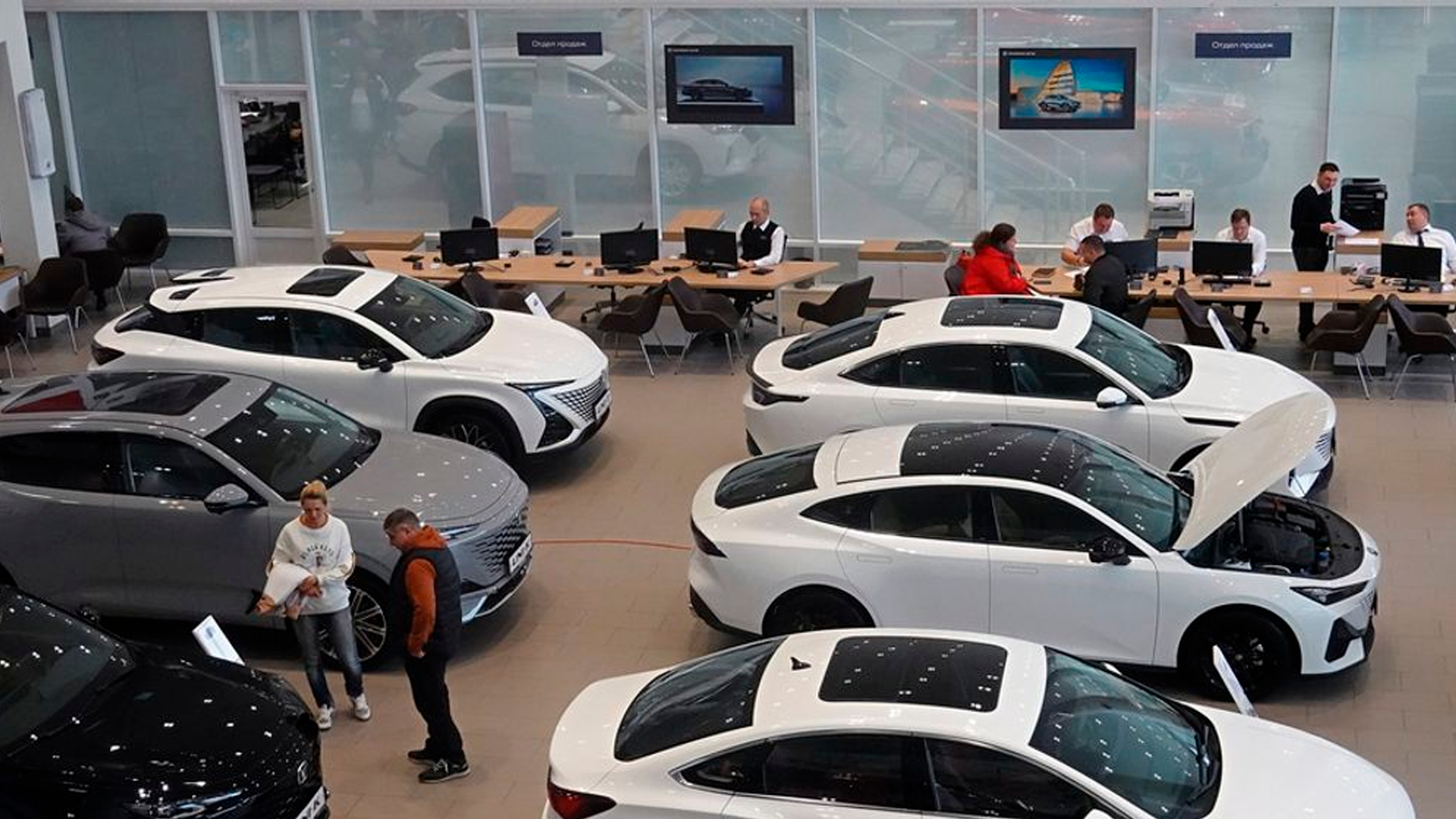 Продажи китайских автомобилей в России рухнули на 60%