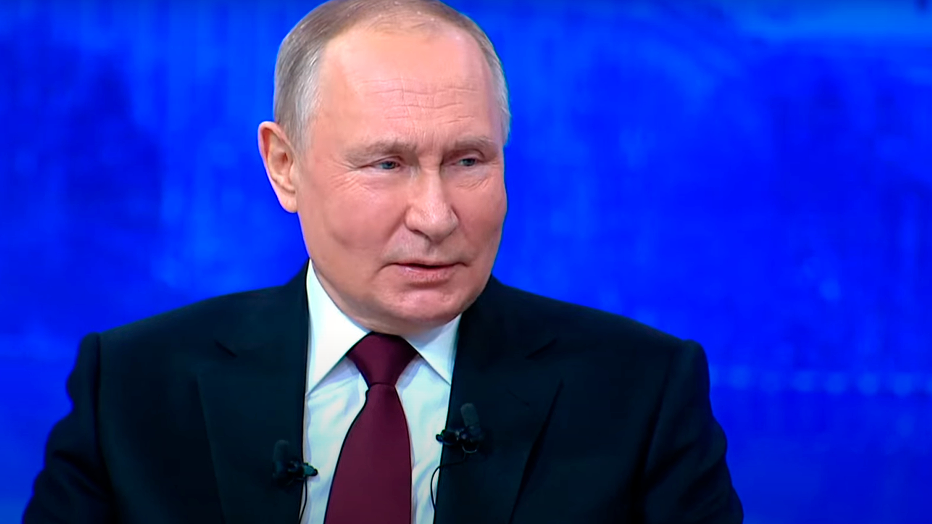 Путин поблагодарил россиян, которые помогают фронту