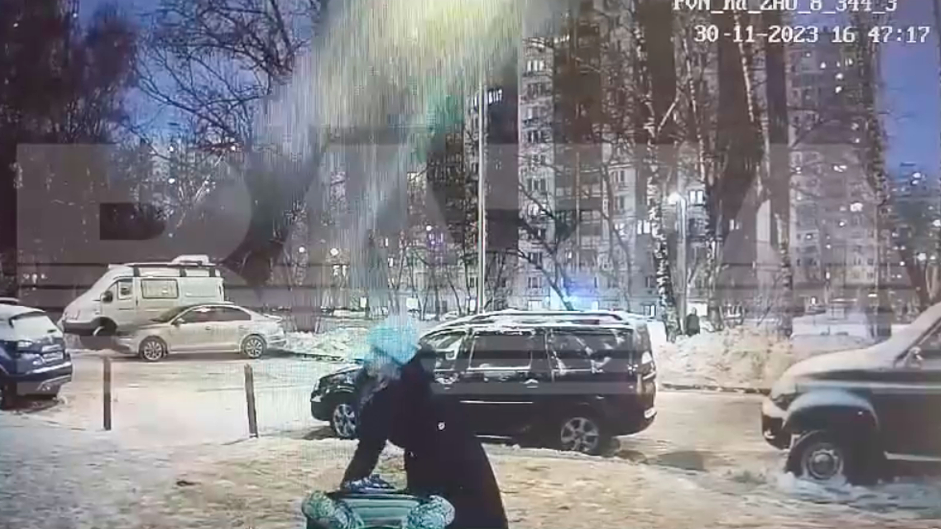 В Москве оконная рама упала на женщину с ребенком с высоты 20-го этажа