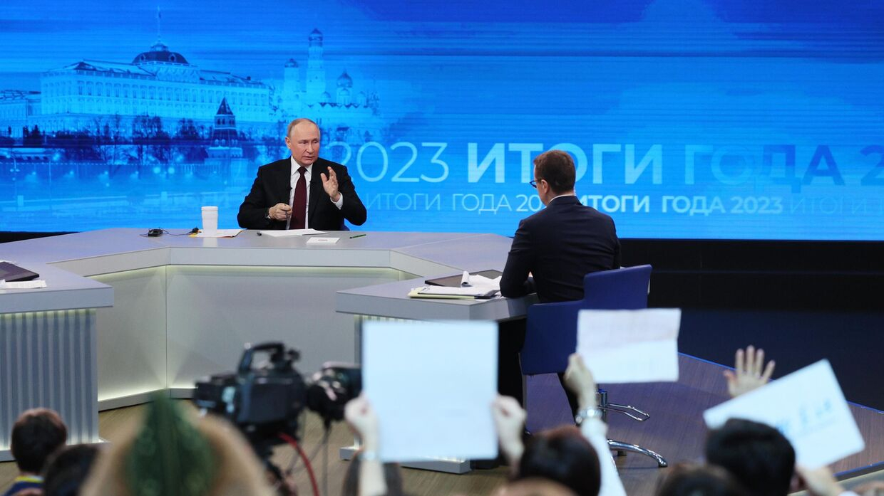 Лидер РФ объяснил необходимость появления нового учебника по истории