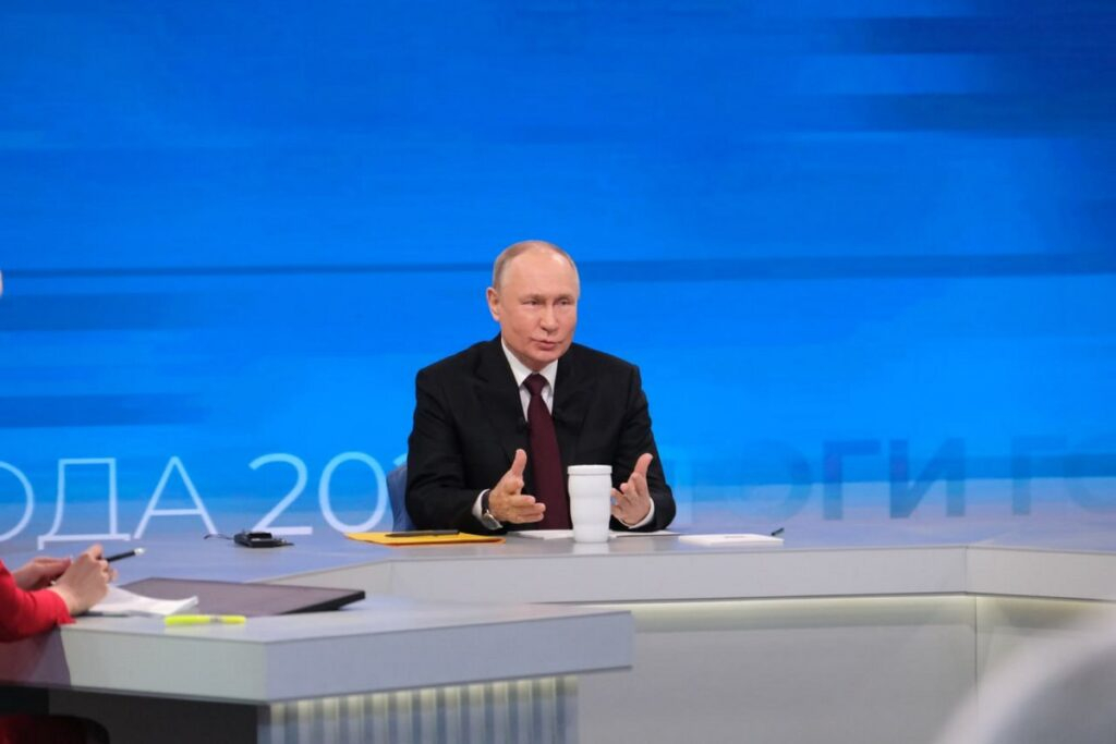 Путин: для решения связанных с мигрантами проблем нужен специальный орган