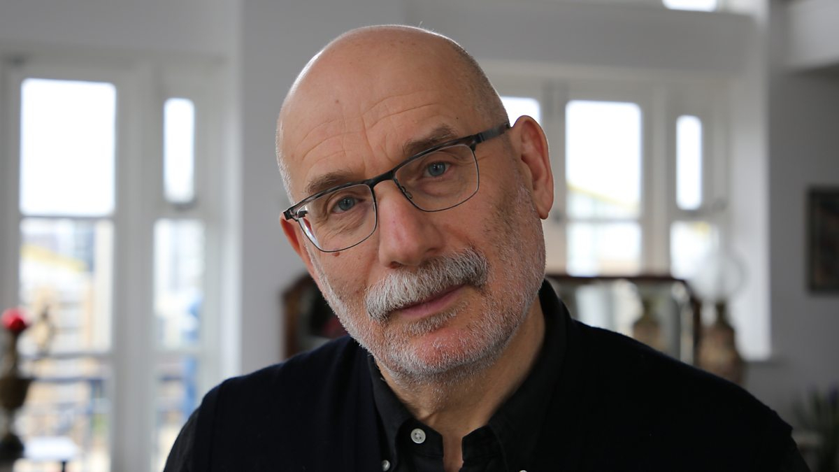Издательство АСТ объявило о прекращении продажи книг Бориса Акунина и иноагента Дмитрия Быкова