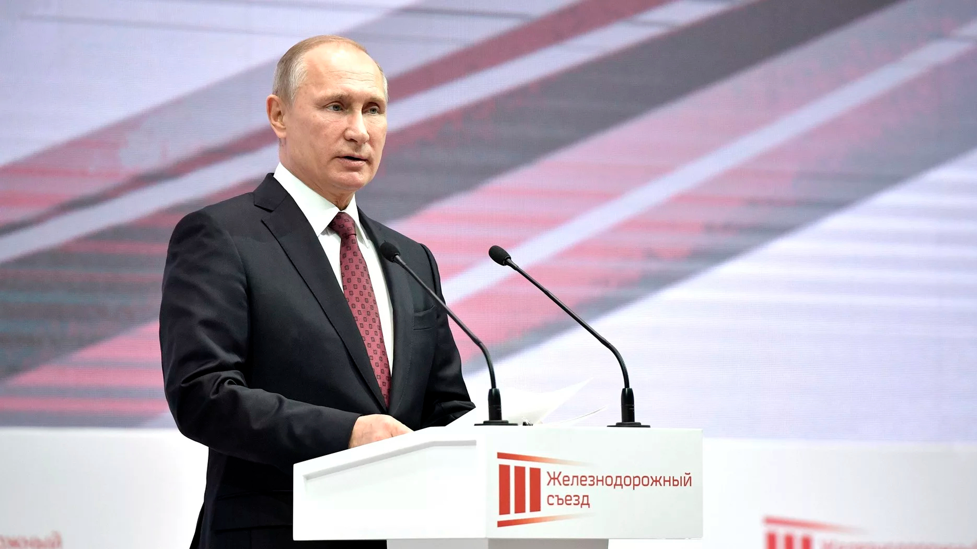Путин анонсировал строительство магистральных дорог до Луганска и Донецка
