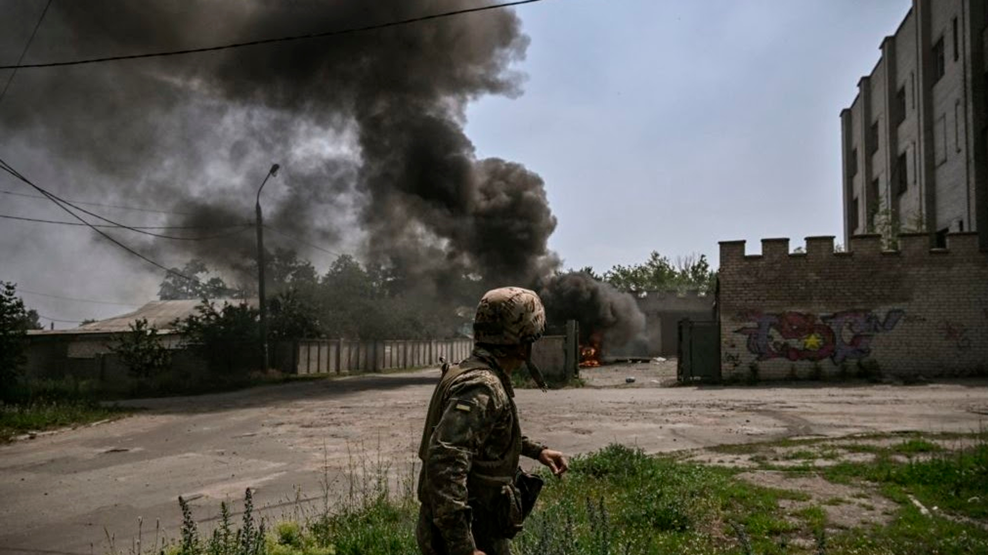 Песков назвал конфликт на Украине «гибридной войной»