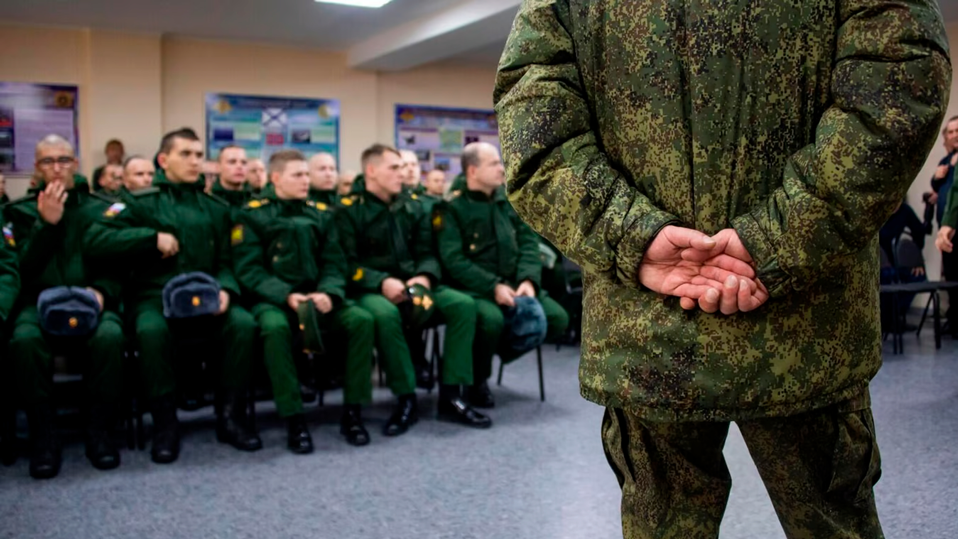 Путин поручил ставить граждан на воинский учет без личной явки в военкомат