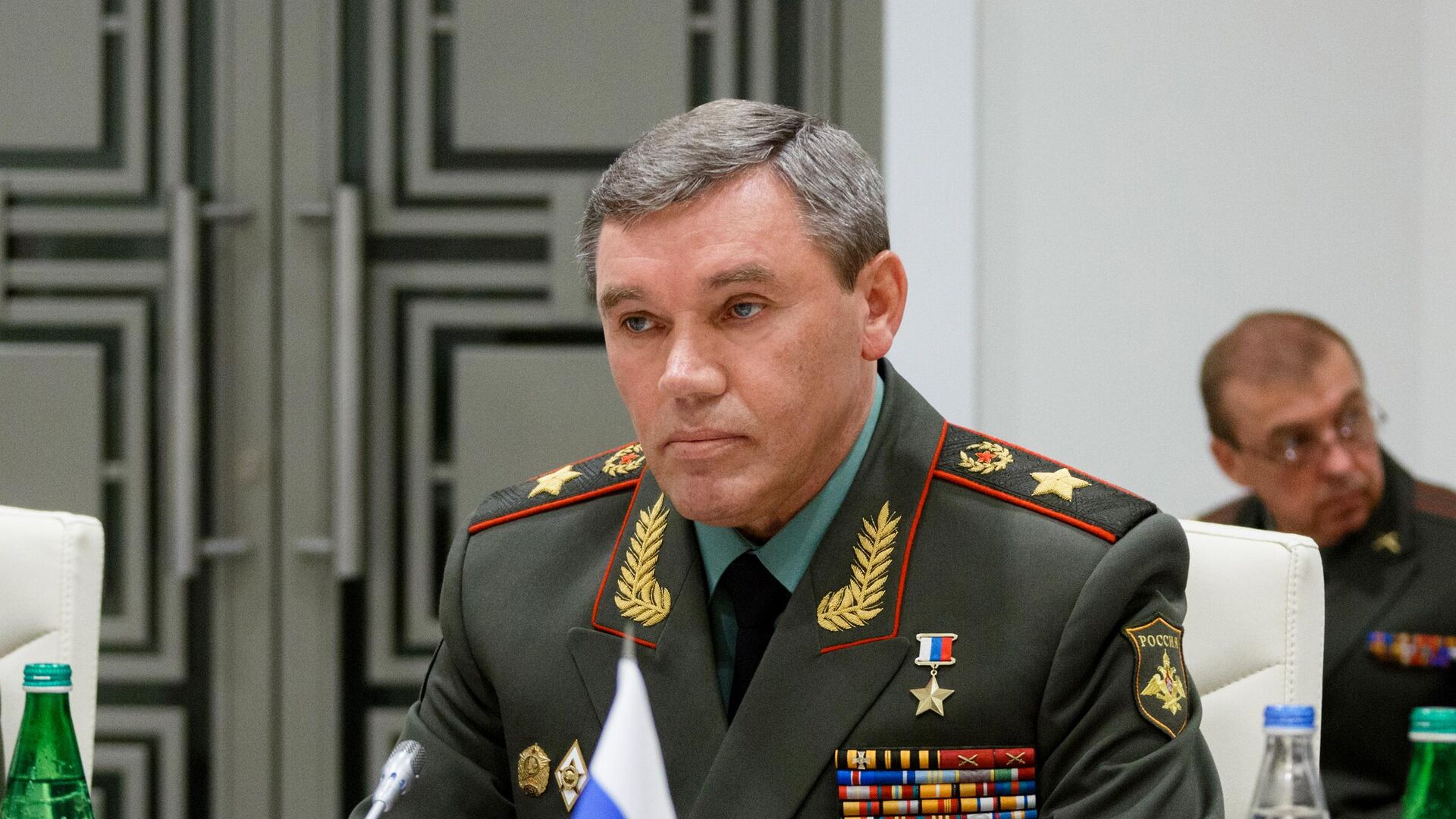Начальник Генштаба Герасимов: российские войска расширяют зоны контроля на СВО