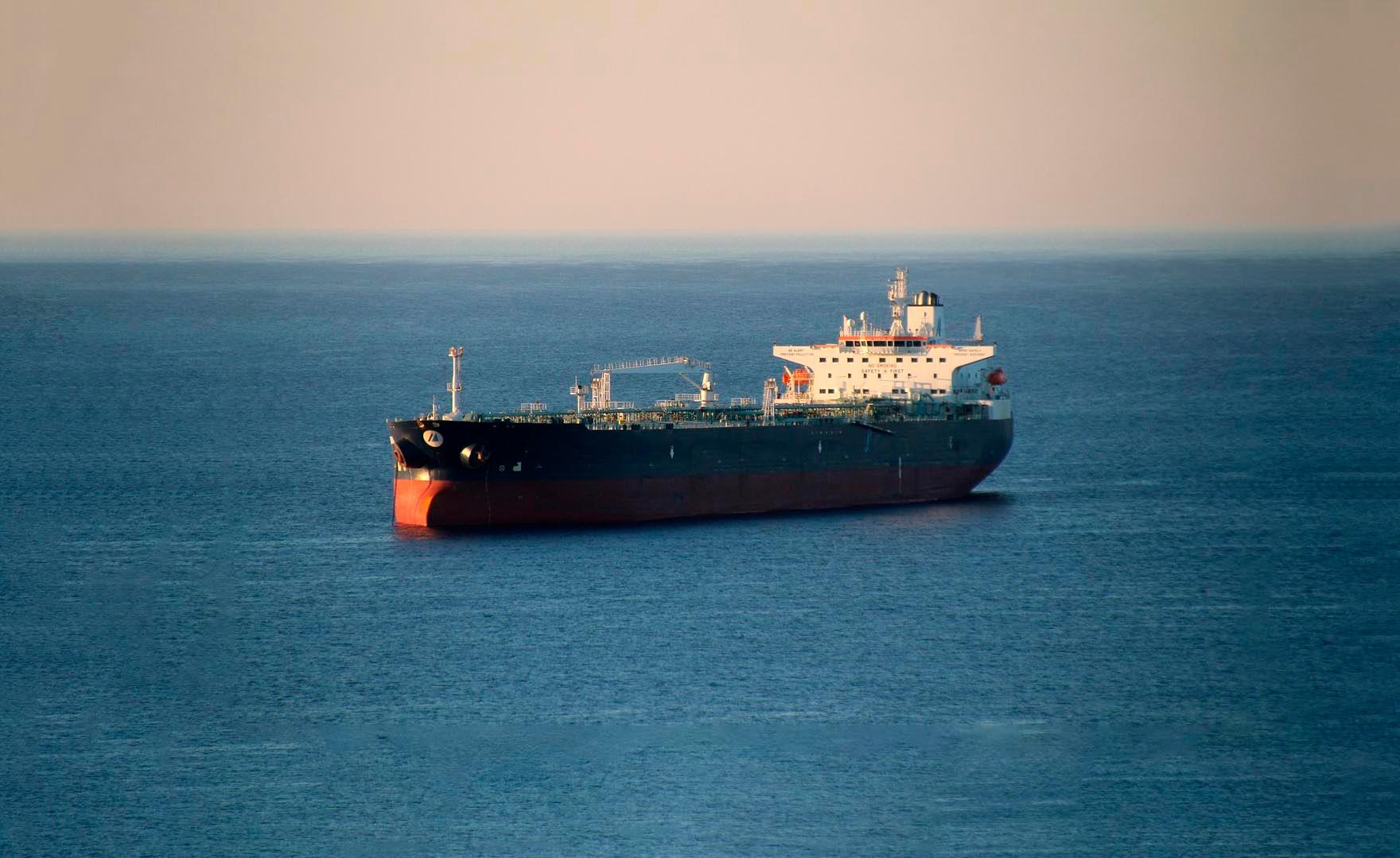 Беспилотники хуситов атаковали два нефтяных танкера в Красном море