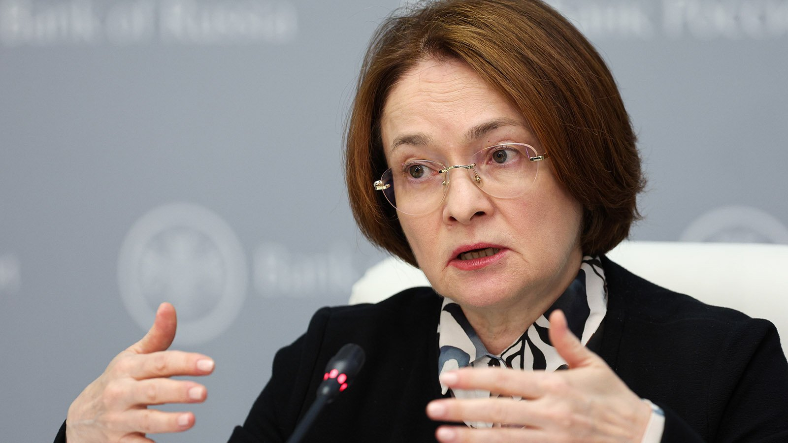 Набиуллина: ключевую ставку нужно было повышать еще весной