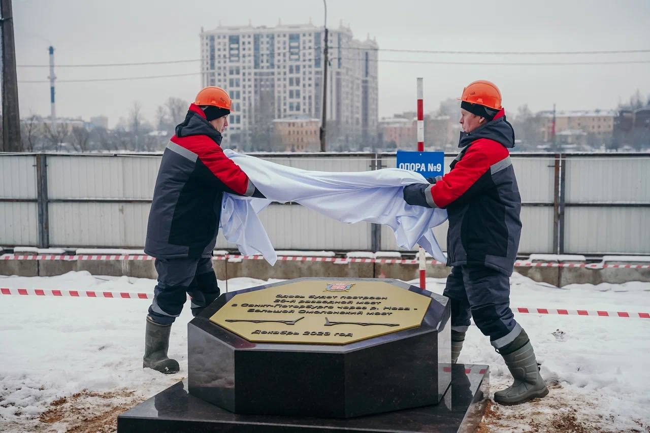 В Петербурге заложили камень в основание будущего разводного моста