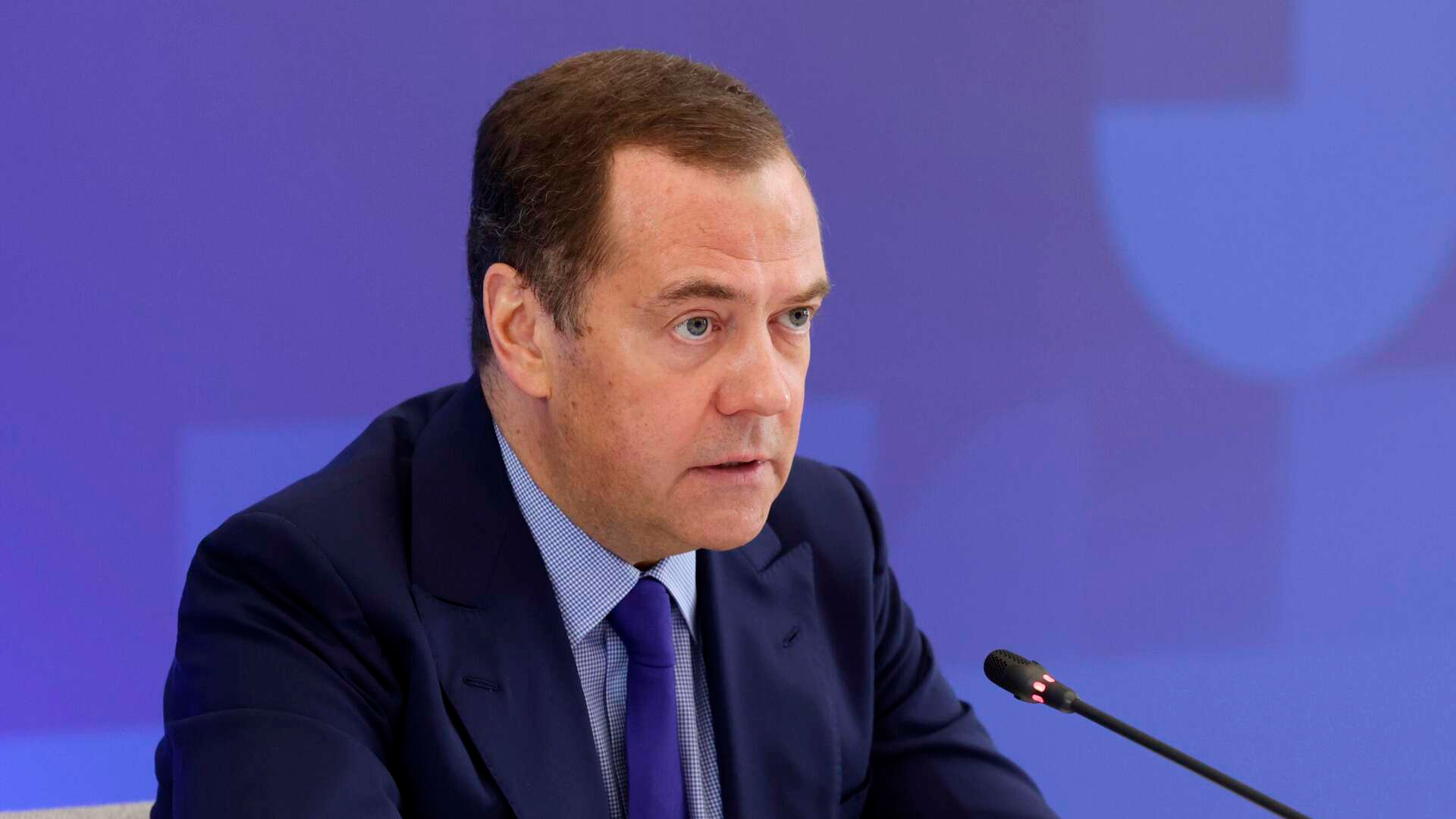 Медведев назвал декларацию ЕС по гарантиям Украине филькиной грамотой