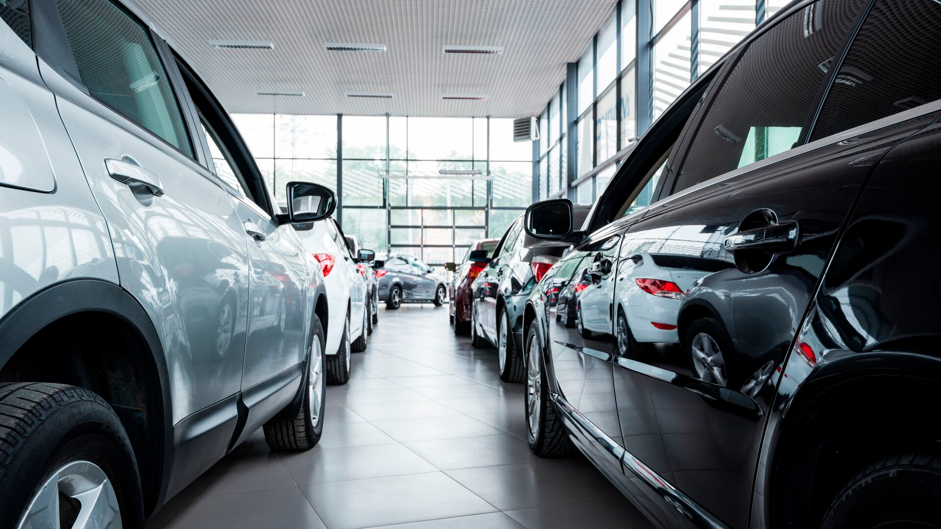 Помощник президента Орешкин предрек исчезновение Mercedes и BMW