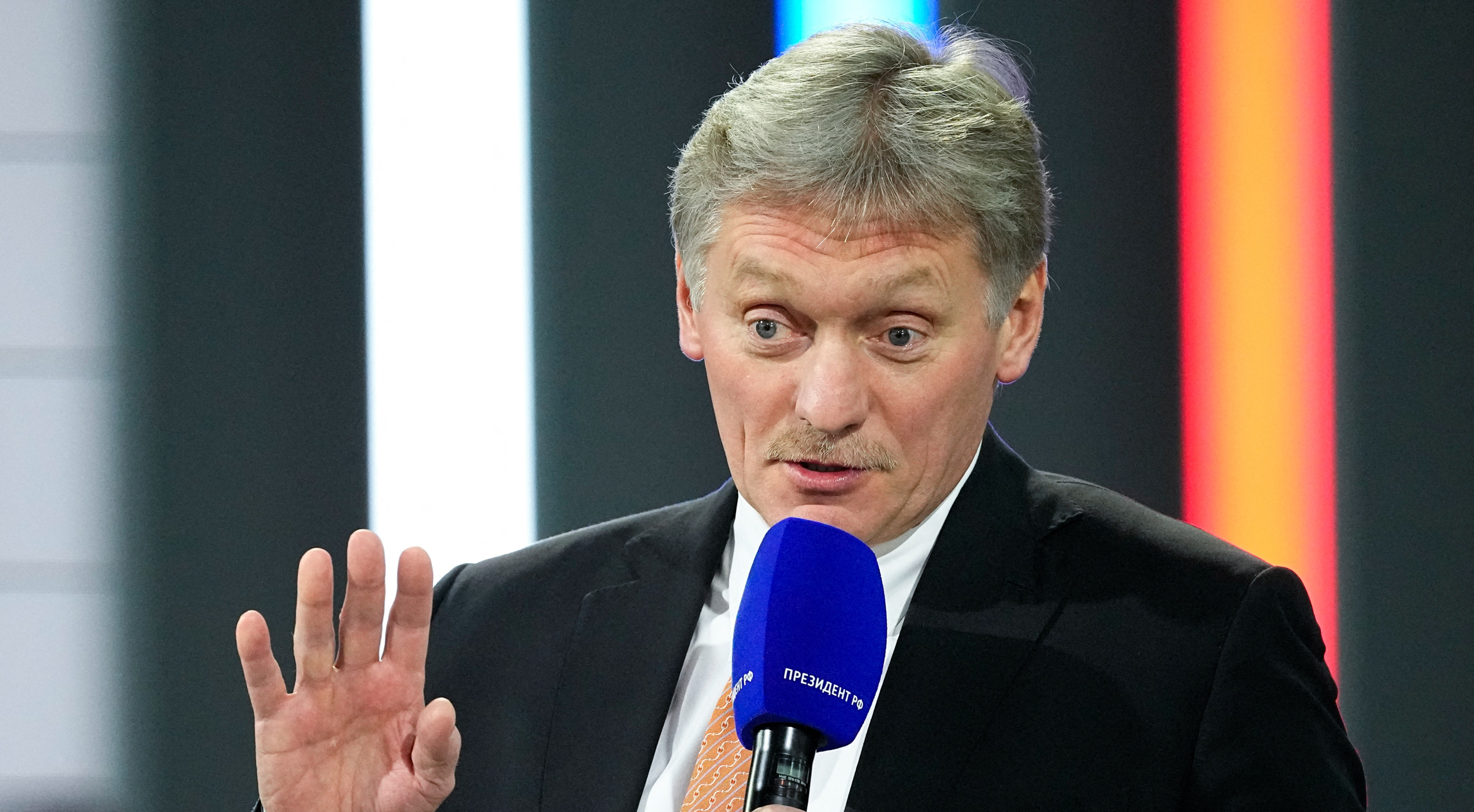 Песков попросил его «помиловать» после вопроса о вечеринке в «Мутаборе»