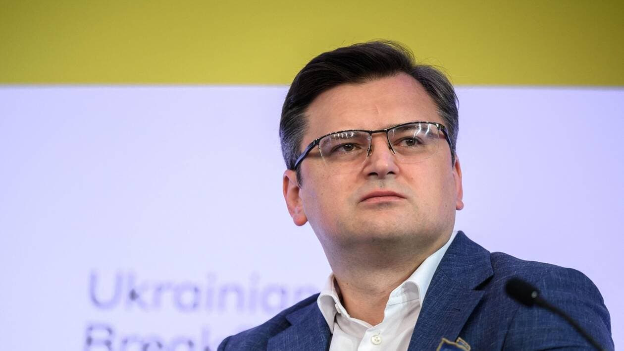 Кулеба похвастался, что его посадили рядом с делегатами стран НАТО