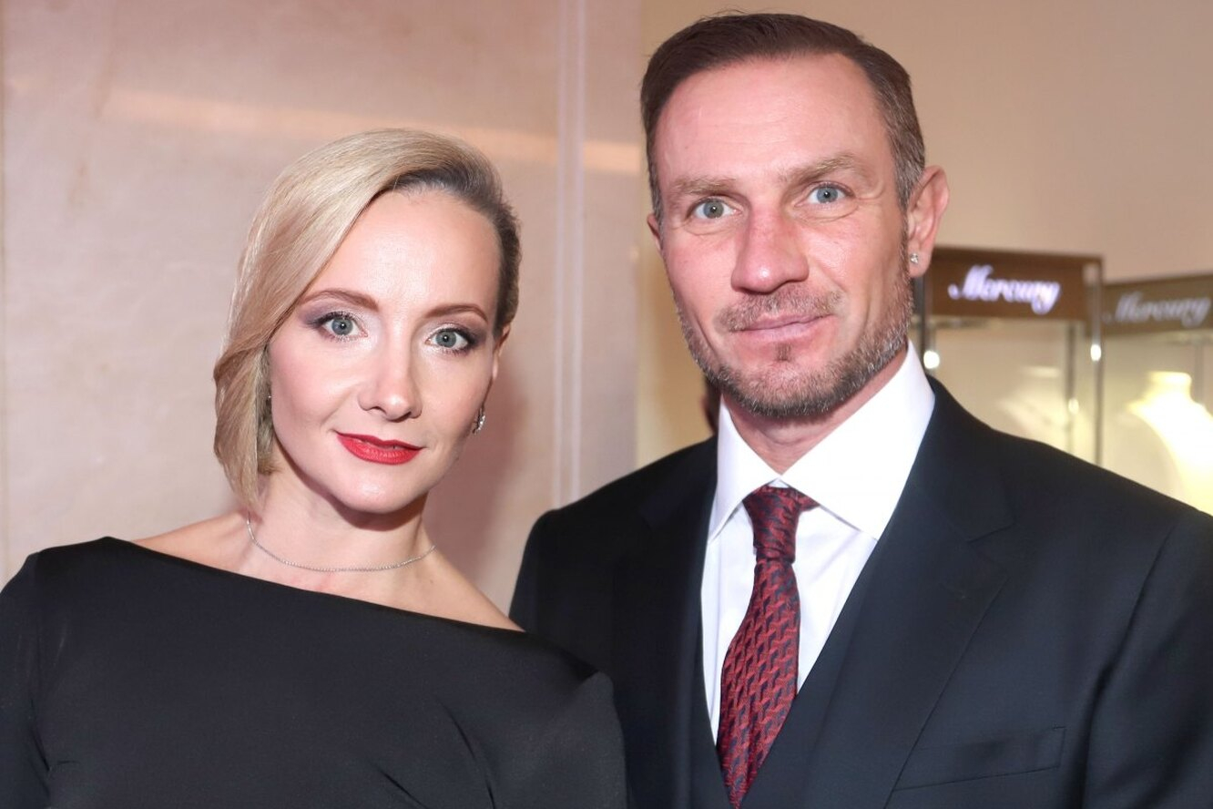 Костомаров с женой станцевал на льду под песню из сериала «Слово пацана»