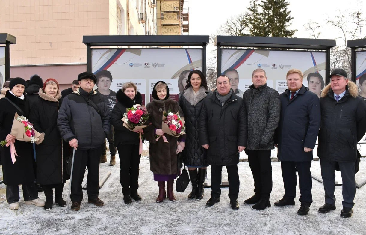 В Луганске открыли Аллею педагогов и наставников