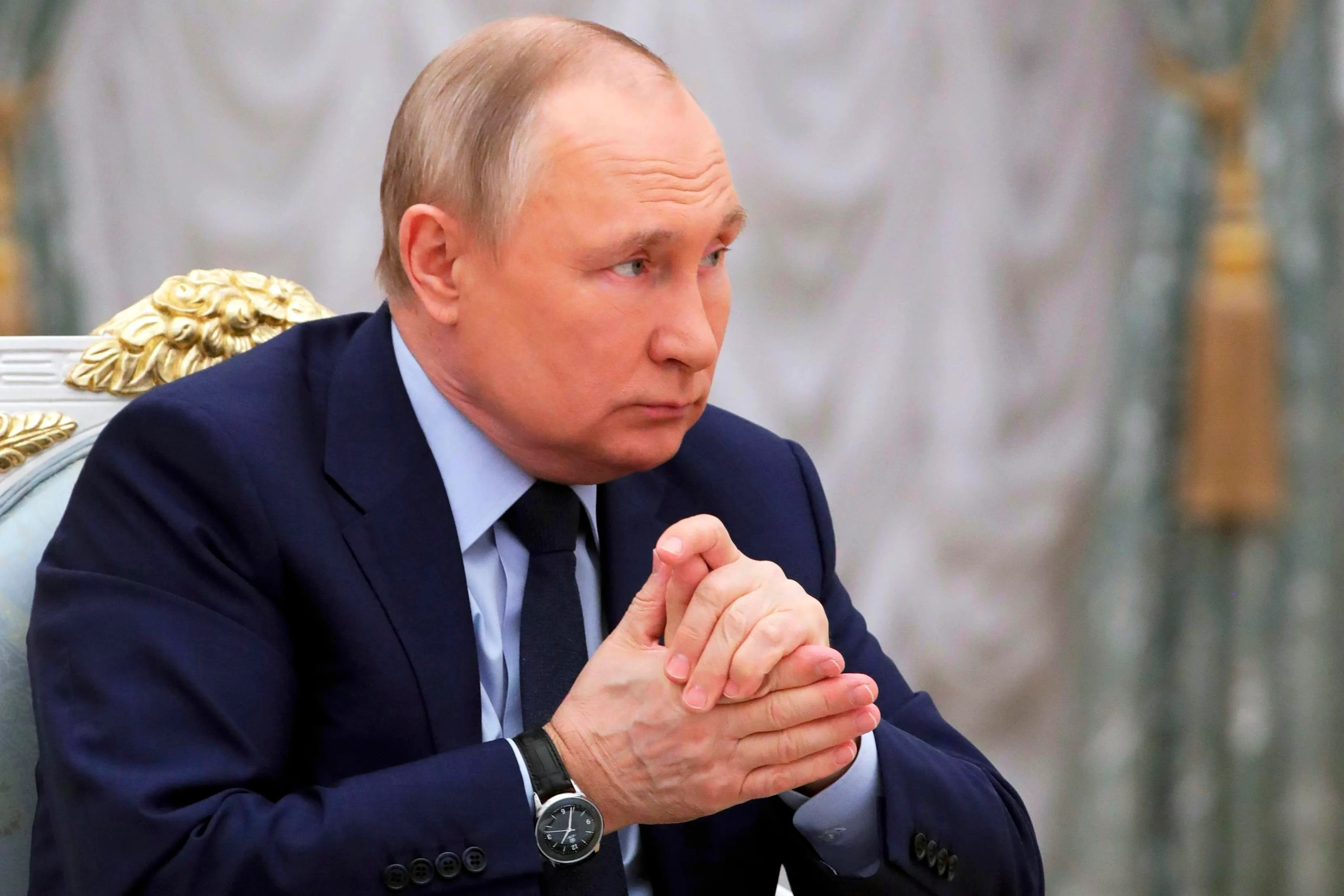 Путин поручил направить в Белгород врачей и спасателей