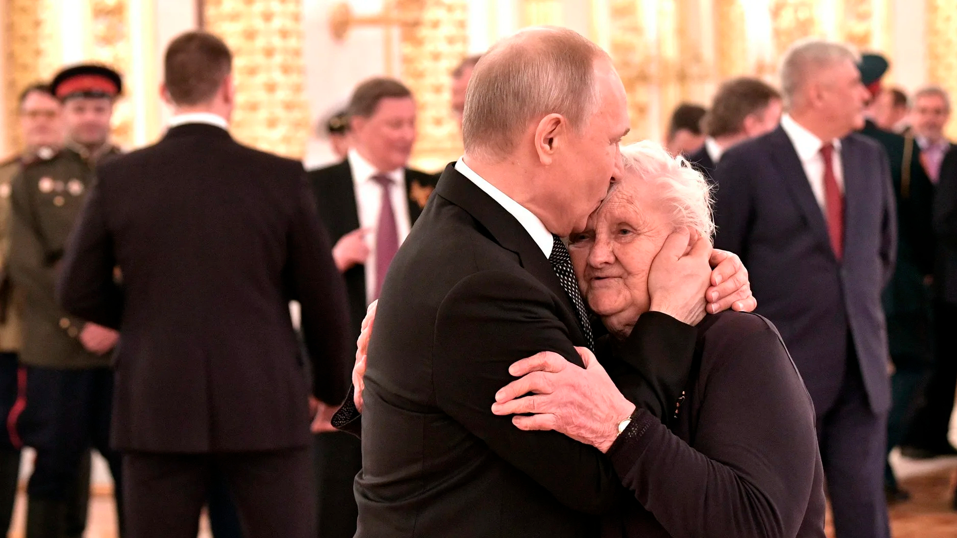 Школьная учительница Путина поздравила бойцов СВО