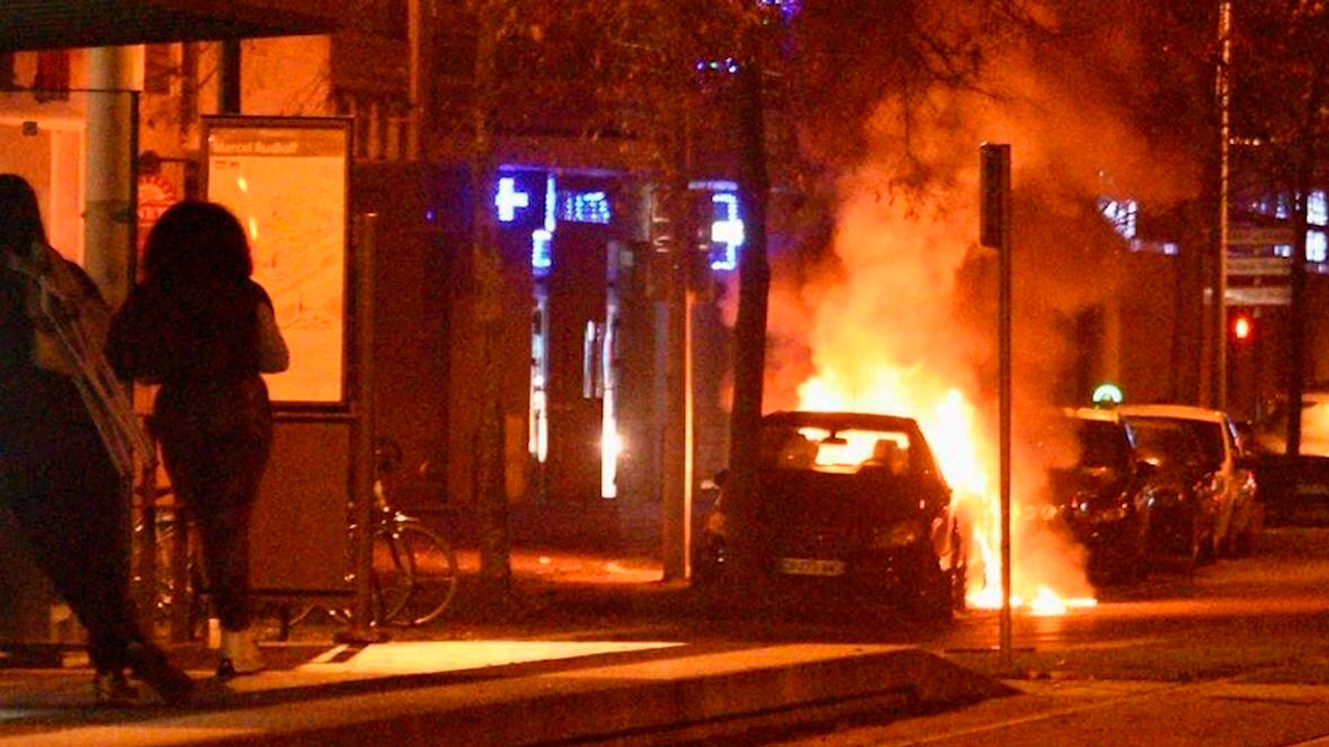 Во Франции в новогоднюю ночь сожгли 745 автомобилей