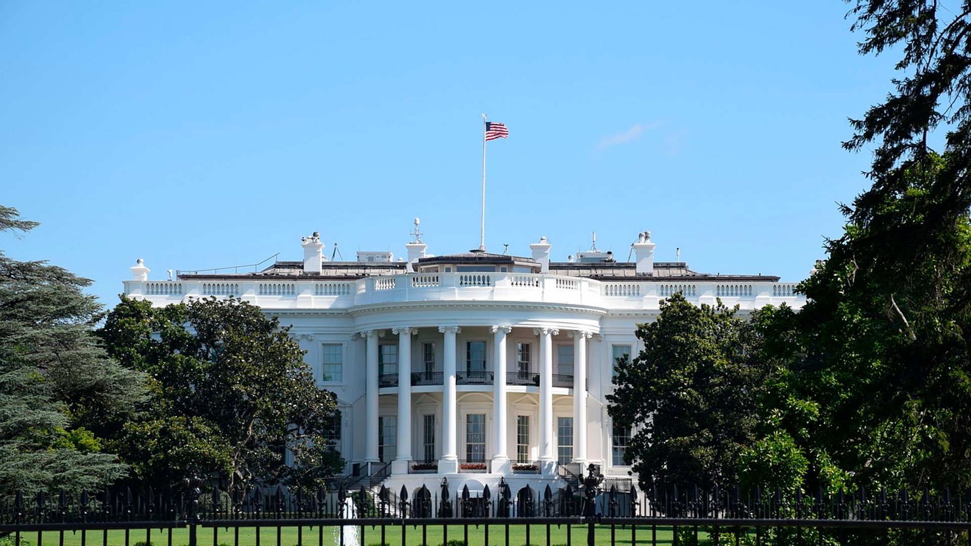 Белый дом: США приостановят помощь Украине до получения одобрения конгресса