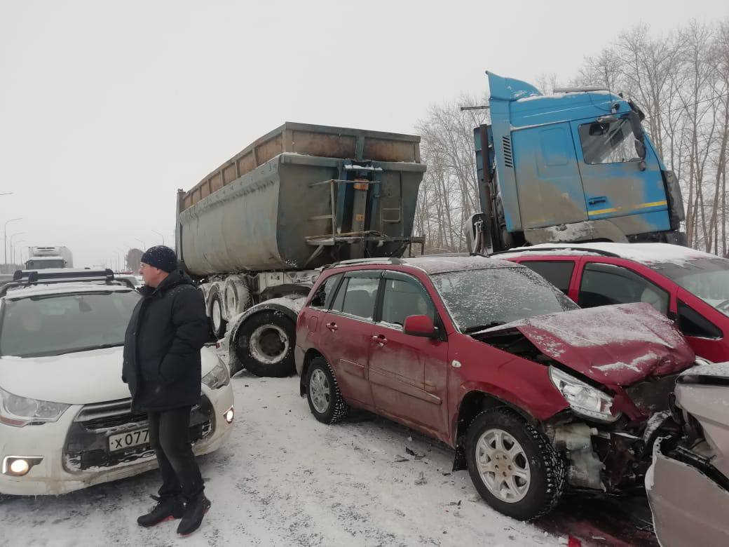 В Челябинской области произошло столкновение 13 автомобилей