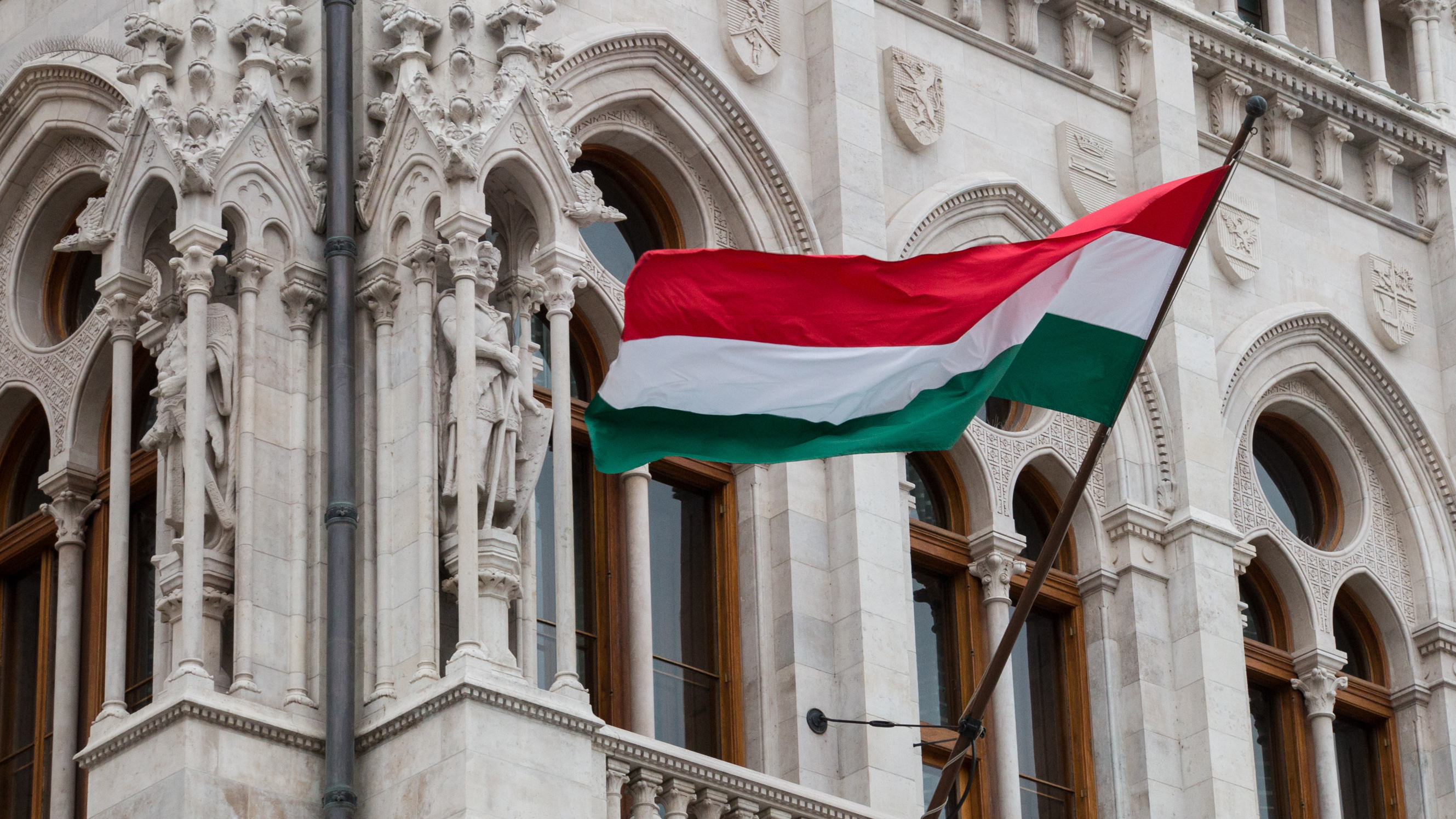 Politico: Венгрия снимет вето на помощь Украине при условии ежегодного пересмотра