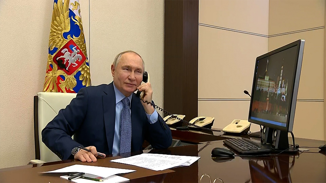 Путин поговорил с девочкой, мечту которой о Байкале он исполнил
