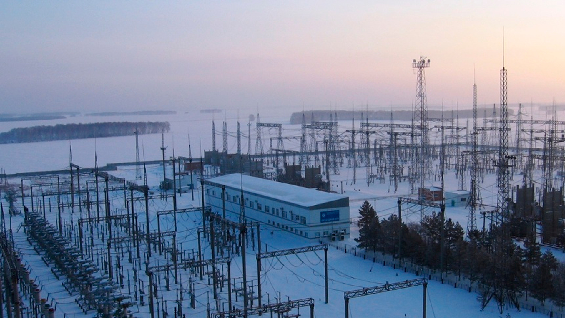 Половина Омска осталась без электричества