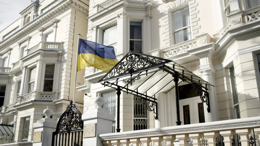Консульство Украины в Лондоне призвало сограждан встать на воинский учет