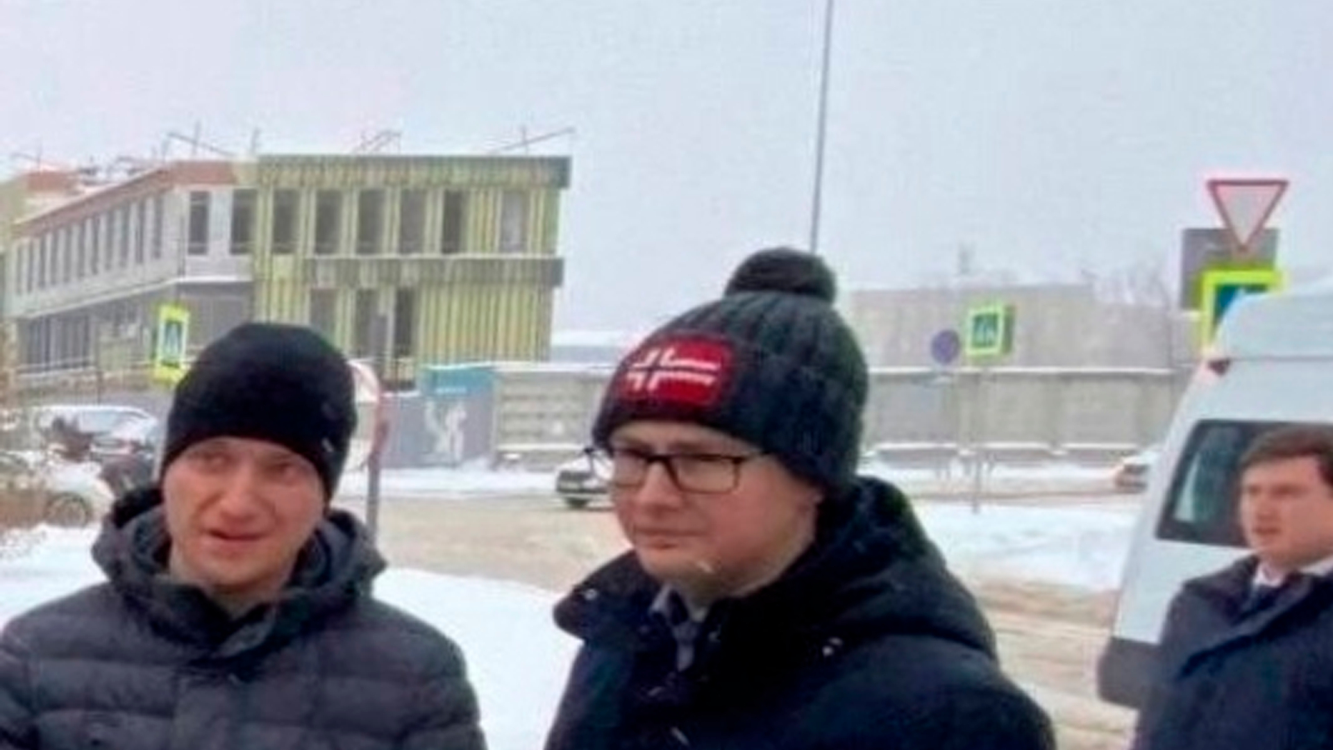Бойцы СВО заставили пермского чиновника снять шапку с флагом Норвегии